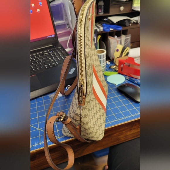 This Michael Kors backpack purse 11 x11x4.75 Preloved - Picture 3 of 8